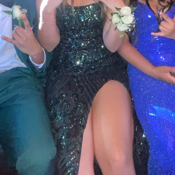 GREEN SPARKLY PROM DRESS - Picture 3 of 3